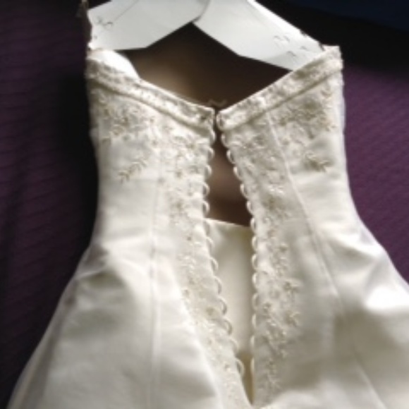 Classic Bride Strapless Wedding Dress Lace up back - Picture 4 of 7